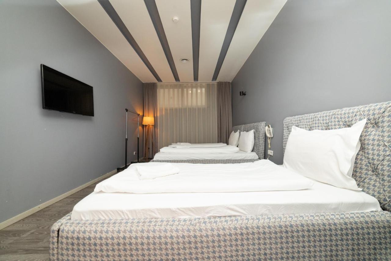 Hotel Gloria Приштина Екстер'єр фото