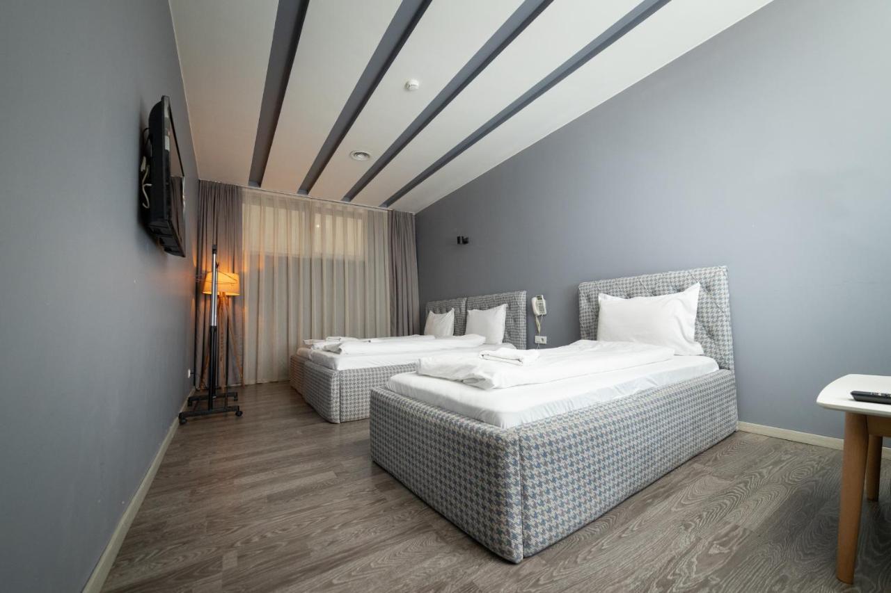 Hotel Gloria Приштина Екстер'єр фото