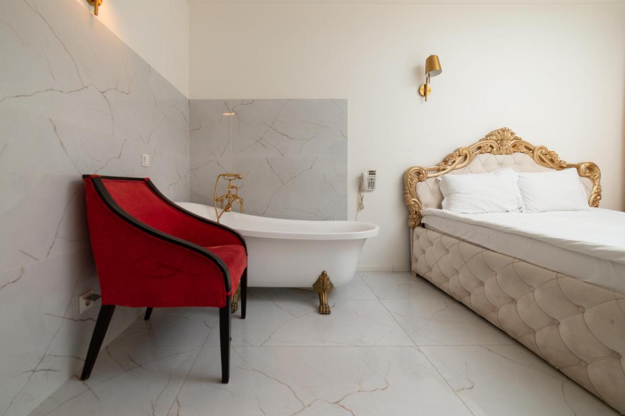 Hotel Gloria Приштина Екстер'єр фото