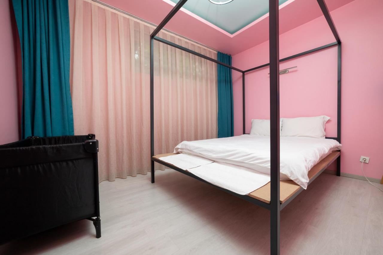 Hotel Gloria Приштина Екстер'єр фото